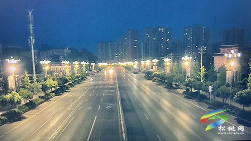 【我為群眾辦實(shí)事】松桃城市管理局：學(xué)黨史辦實(shí)事 安裝路燈照民心