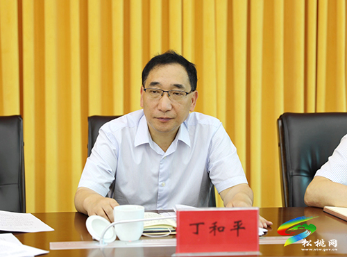 縣委理論學(xué)習(xí)中心組學(xué)習(xí)貫徹習(xí)近平總書記“七一”重要講話精神專題學(xué)習(xí)研討會(huì)召開