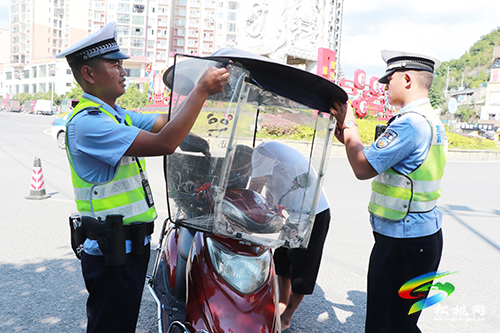 松桃交警大隊(duì)扎實(shí)開(kāi)展摩托車、電動(dòng)摩托車交通違法整治工作