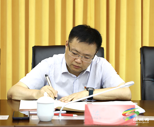 中共松桃苗族自治縣委2021年第23次常委會(huì)議召開