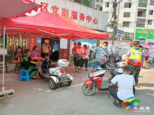 南門社區(qū)：家門口開展電動摩托車登記工作，貼近群眾辦實事