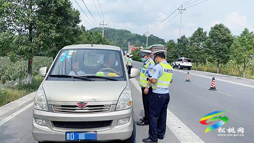松桃交警大隊組織開展交通違法行為專項整治行動
