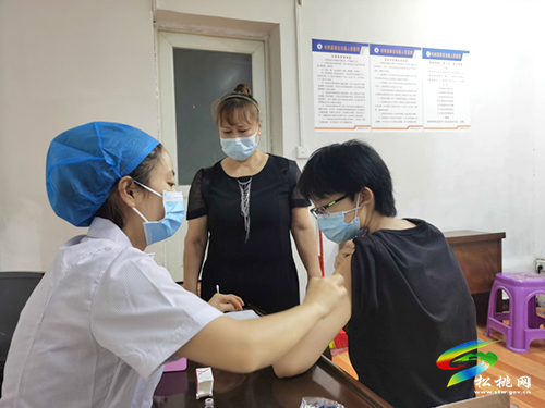 松桃人民醫(yī)院疫苗接種點：用責任和擔當為群眾建立起免疫屏障