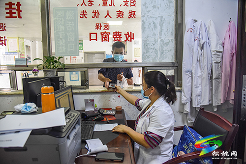 長興堡鎮(zhèn)：上門服務(wù)，全力推進醫(yī)保電子憑證激活工作