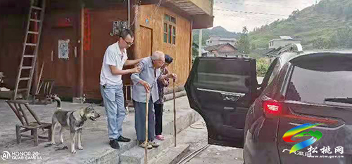 寨英鎮(zhèn)愛(ài)心專車(chē)助力新冠疫苗接種