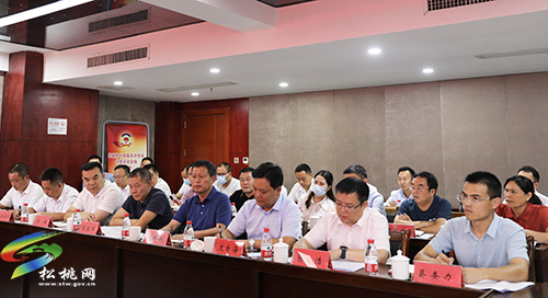 省生態(tài)移民局黨組成員、副局長張珍強一行來松調(diào)研工作座談會召開