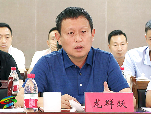 省生態(tài)移民局黨組成員、副局長張珍強一行來松調(diào)研工作座談會召開