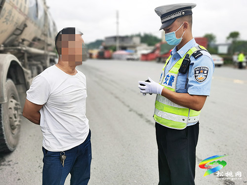 ​松桃交警大隊開展貨車交通違法整治行動