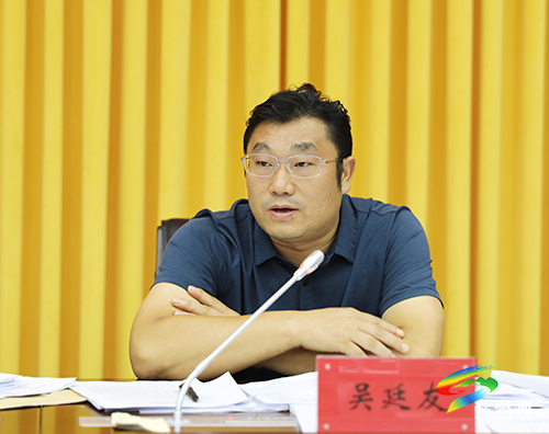 中共松桃苗族自治縣委2021年第27次常委會議召開