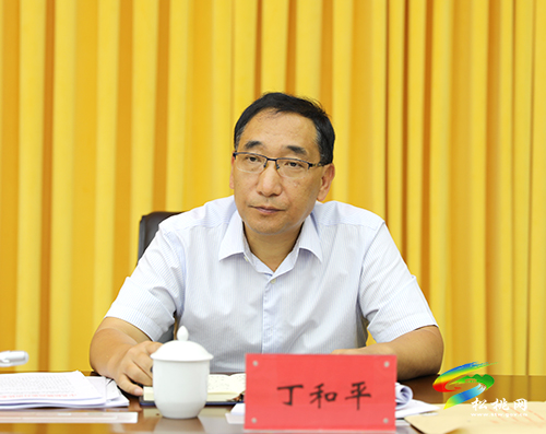 中共松桃苗族自治縣委2021年第27次常委會議召開