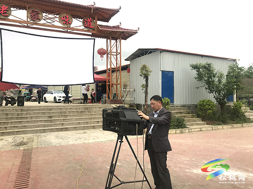 默默堅(jiān)守20年遍布村村寨寨——松桃老放映員羅會軍的故事