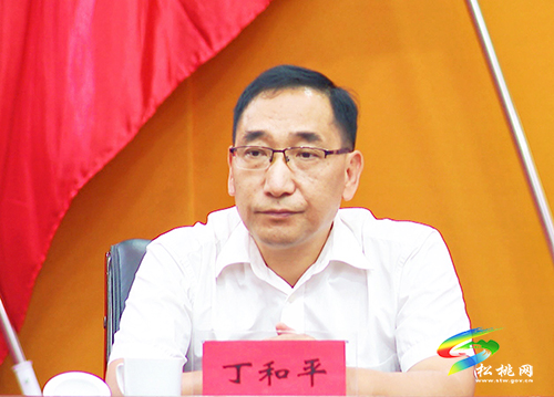 松桃苗族自治縣慶祝2021年教師節(jié)表彰大會召開