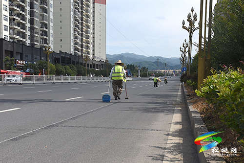 【我為群眾辦實(shí)事】松桃：增劃停車位 惠民暖人心