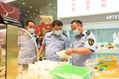 加強(qiáng)“雙節(jié)”食品監(jiān)管 守護(hù)群眾“舌尖安全”