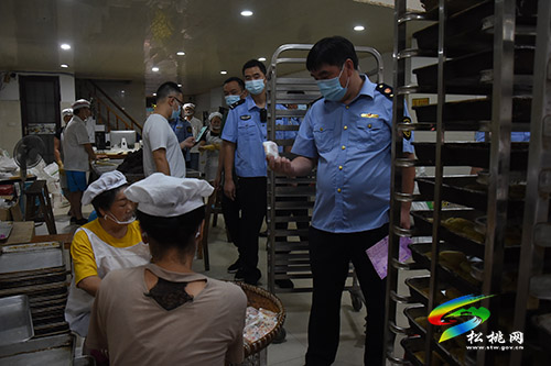 加強(qiáng)“雙節(jié)”食品監(jiān)管 守護(hù)群眾“舌尖安全”