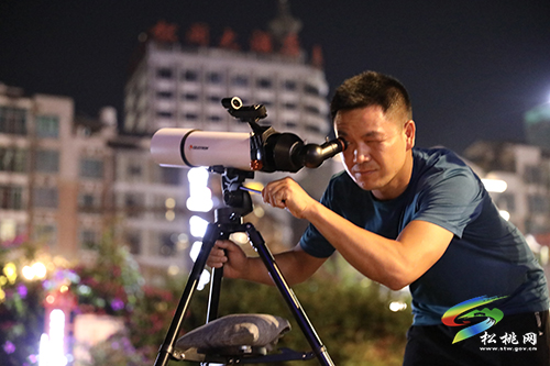 松桃：圓月映中秋 市民話團圓