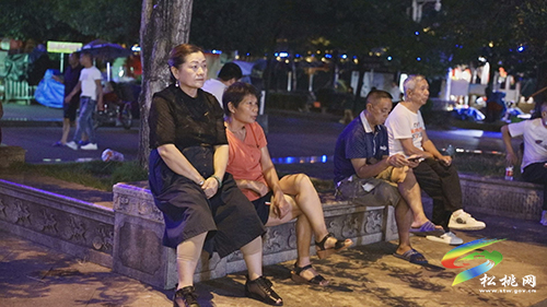 松桃：圓月映中秋 市民話團圓