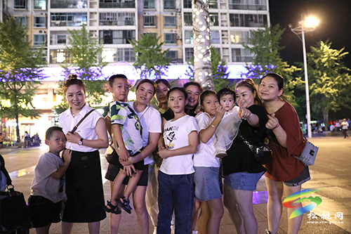 松桃：圓月映中秋 市民話團圓