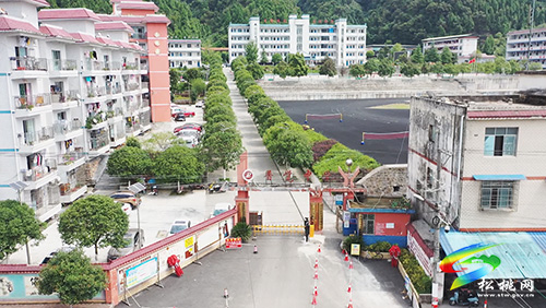 ​普覺鎮(zhèn)中學(xué)：15名行政人員一支教育筑夢隊