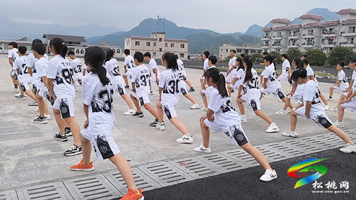 ​普覺鎮(zhèn)中學(xué)：15名行政人員一支教育筑夢隊