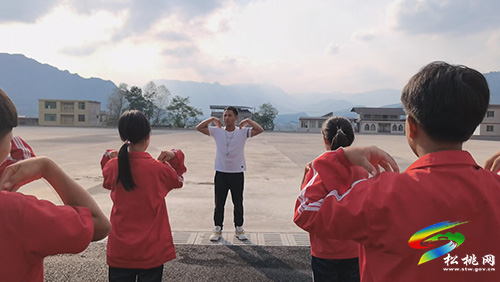 ​普覺鎮(zhèn)中學(xué)：15名行政人員一支教育筑夢隊