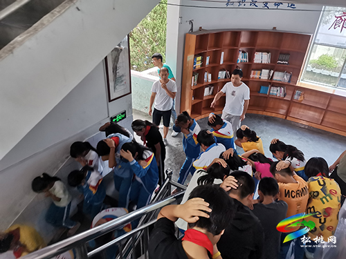 政安消防銅仁宣傳分中心走進(jìn)寨英鎮(zhèn)中小學(xué)開(kāi)展消防安全知識(shí)培訓(xùn)