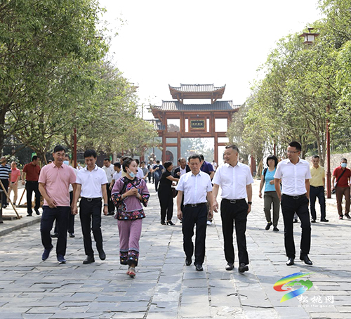 東莞市虎門鎮(zhèn)黨委書記蔣亞軍一行到松桃開展東西部協(xié)作結(jié)對(duì)交流活動(dòng)