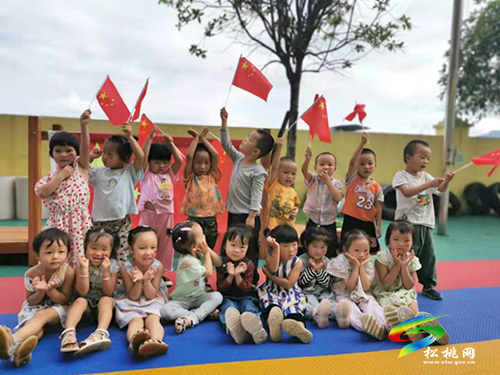 聚才幼兒園開展“我愛祖國贈(zèng)書活動(dòng)”