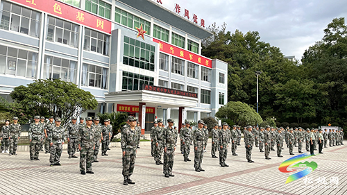 迎國(guó)慶升國(guó)旗 致敬偉大的祖國(guó)
