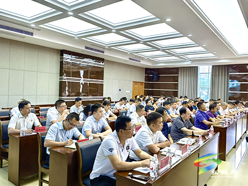 松桃苗族自治縣民營企業(yè)家座談會(huì)召開
