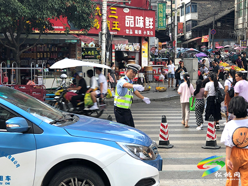 松桃交警：國慶“我”在崗“警”守護(hù)平安