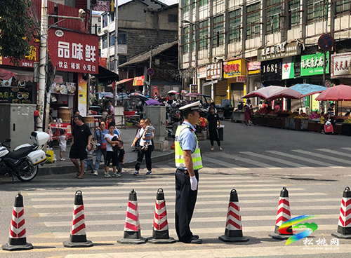 松桃交警：國慶“我”在崗“警”守護(hù)平安