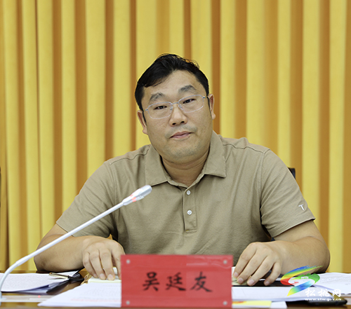中共松桃苗族自治縣委2021年第30次常委會(huì)議召開(kāi)