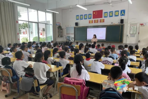 松桃第二幼兒園開展“幼小銜接·大班參觀小學(xué)”活動