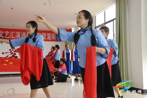 【網(wǎng)絡(luò)中國節(jié)·重陽】感恩敬老 愛滿重陽---松桃開展文藝匯演進敬老院暨重陽節(jié)慰問活動