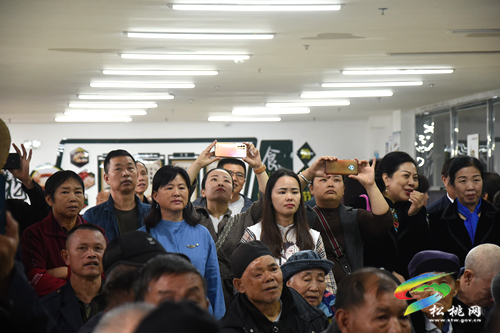 【網(wǎng)絡(luò)中國節(jié)·重陽】感恩敬老 愛滿重陽---松桃開展文藝匯演進敬老院暨重陽節(jié)慰問活動