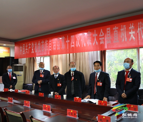 ​縣委書記龍群躍率隊赴各代表團討論點看望代表
