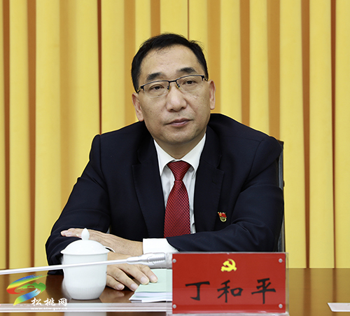 ​中國共產(chǎn)黨松桃苗族自治縣第十四次代表大會主席團第二次會議召開