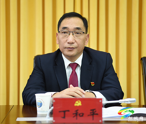 ​中國共產(chǎn)黨松桃苗族自治縣第十四次代表大會主席團第三次會議召開