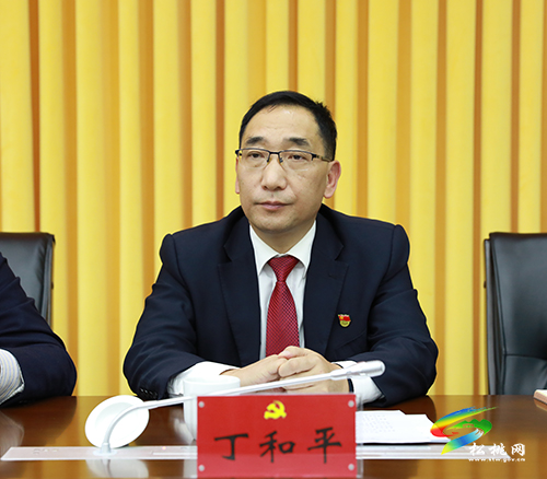 中國共產(chǎn)黨松桃苗族自治縣第十四屆委員會第一次全體會議召開