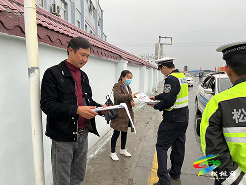 松桃交警走進(jìn)企業(yè)開展“零酒駕”宣傳活動(dòng)