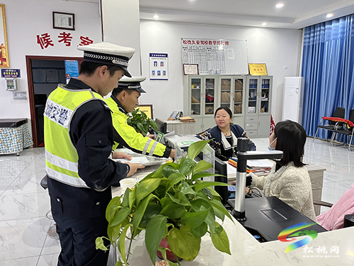 松桃交警走進(jìn)企業(yè)開展“零酒駕”宣傳活動(dòng)