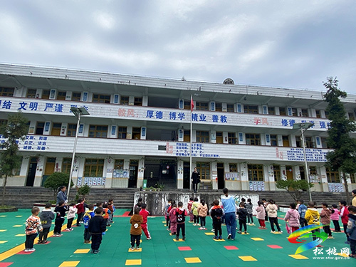 ​大路鎮(zhèn)第二幼兒園開(kāi)展秋季學(xué)期消防應(yīng)急演練