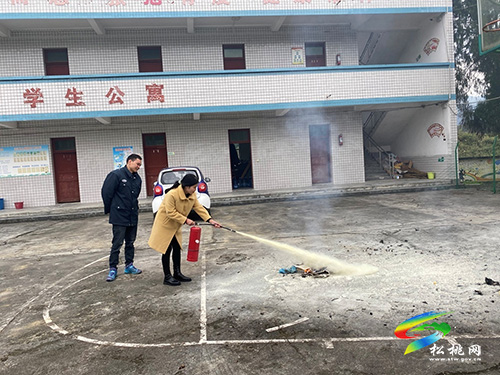 ​大路鎮(zhèn)第二幼兒園開(kāi)展秋季學(xué)期消防應(yīng)急演練