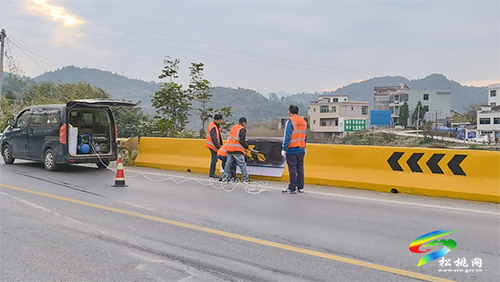 松桃公路管理段啟用新型材料 實現(xiàn)“兩升一降”