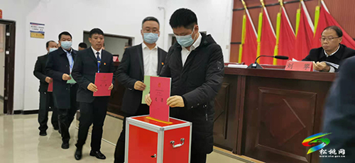 長坪鄉(xiāng)第八屆人民代表大會第一次會議勝利召開