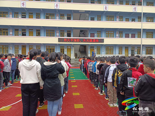 寨英鎮(zhèn)完小開展冬季防火防一氧化碳中毒主題班會