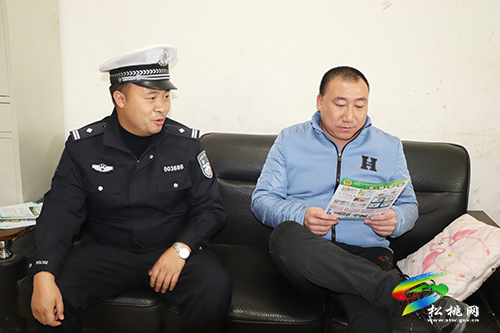 松桃交警大隊(duì)進(jìn)混凝土運(yùn)輸企業(yè)開展交通安全宣傳 共筑安全防線