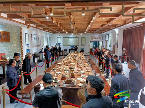 銅仁市2021年“侗族地區(qū)經(jīng)濟(jì)社會(huì)發(fā)展與民族團(tuán)結(jié)進(jìn)步”學(xué)術(shù)座談會(huì)成功召開