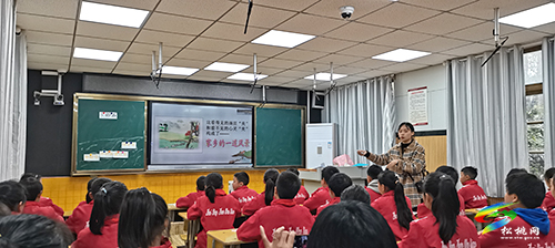 貴州省鄉(xiāng)村名師陳光富工作室與松桃名師楊秀明等工作室聯(lián)合開展教學(xué)研討活動